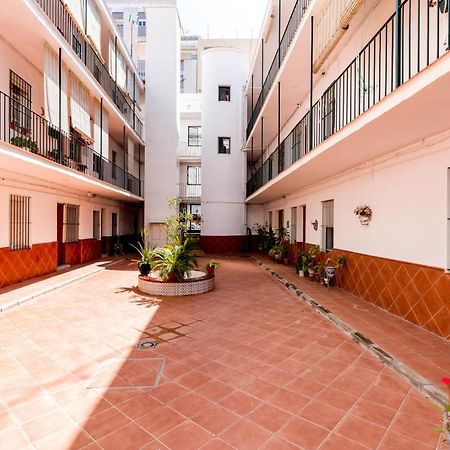 Апартаменты Holi-Rent Salado Севилья Экстерьер фото