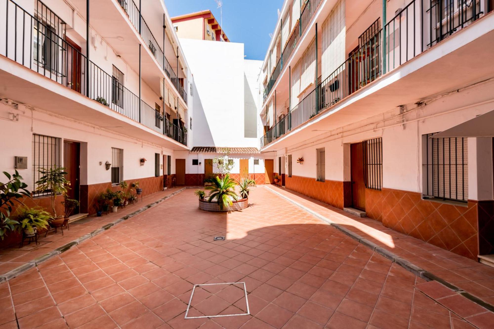 Апартаменты Holi-Rent Salado Севилья Экстерьер фото