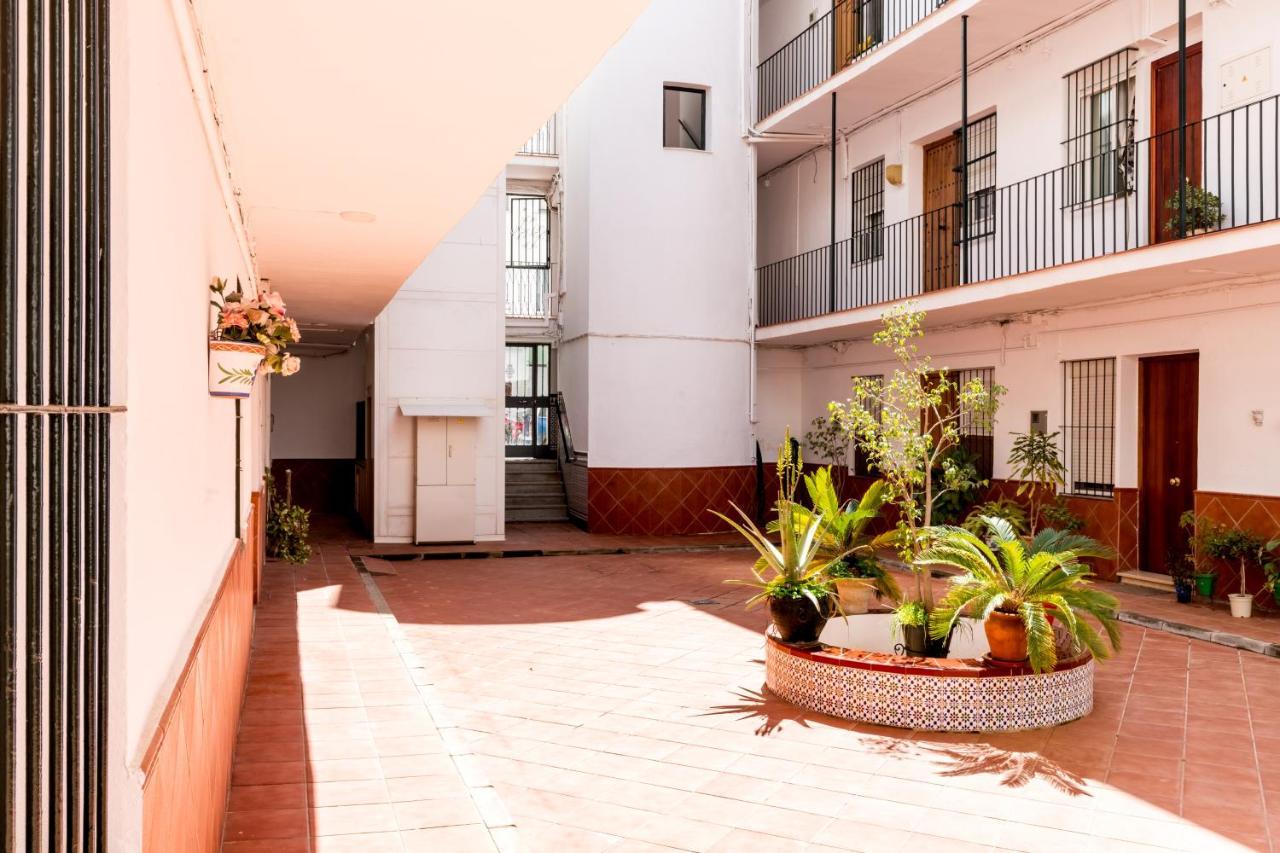 Апартаменты Holi-Rent Salado Севилья Экстерьер фото